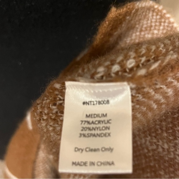 Lumiere off the grid oversized cowl neck  sweater, size Medium - Picture 6 of 6